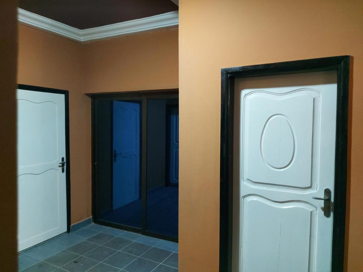 Royal Blue Guest House & Bar Λομέ Εξωτερικό φωτογραφία