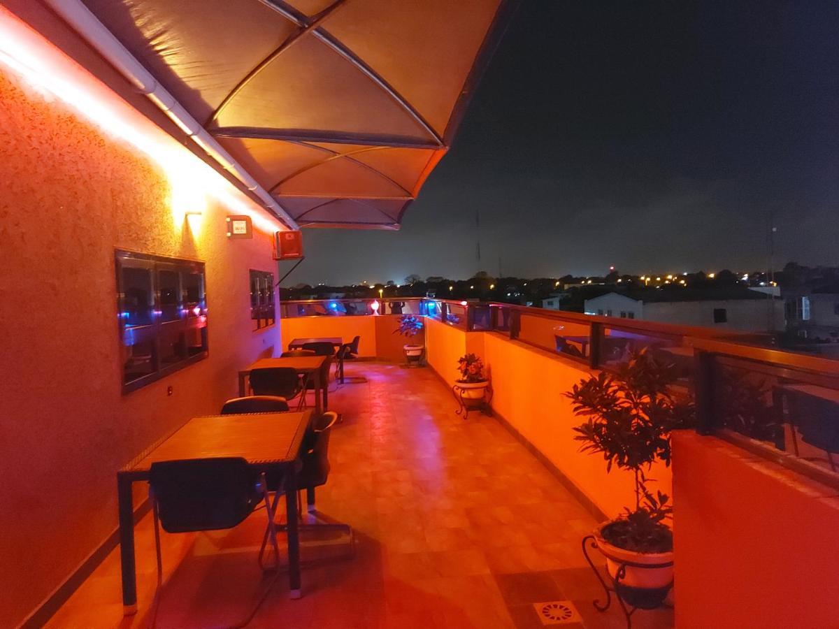 Royal Blue Guest House & Bar Λομέ Εξωτερικό φωτογραφία