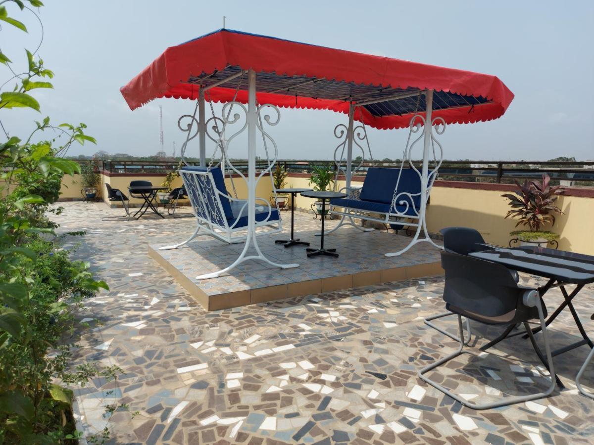 Royal Blue Guest House & Bar Λομέ Εξωτερικό φωτογραφία