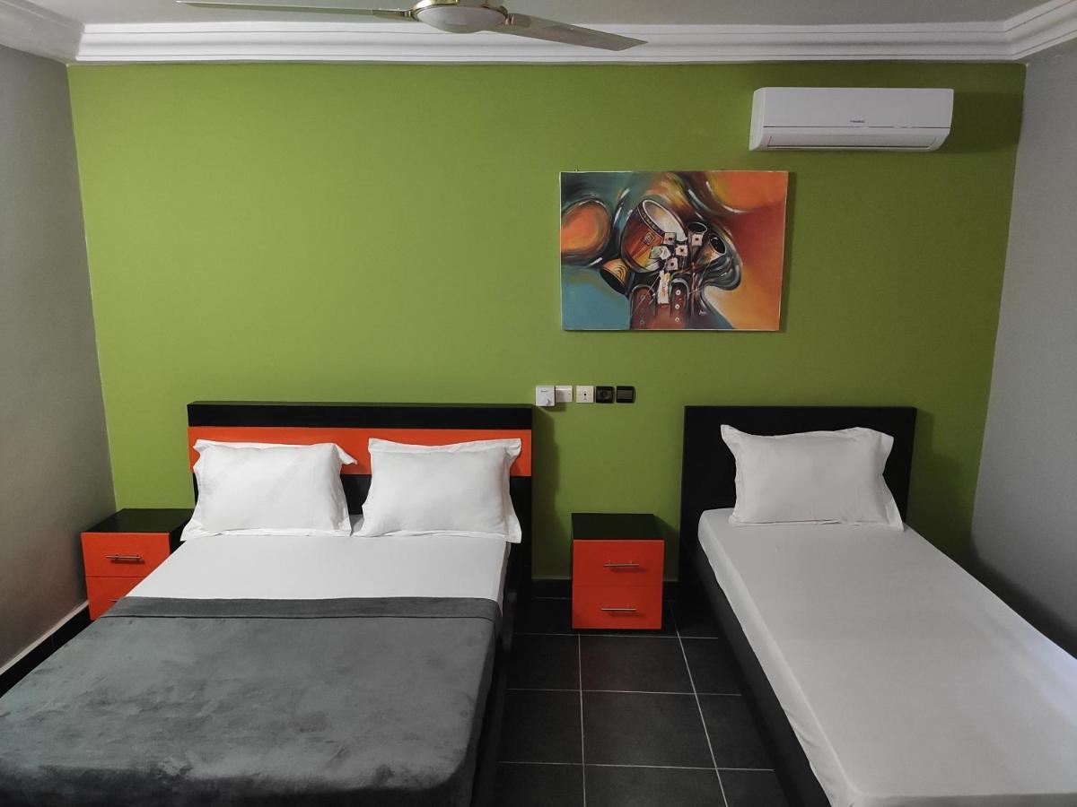 Royal Blue Guest House & Bar Λομέ Εξωτερικό φωτογραφία