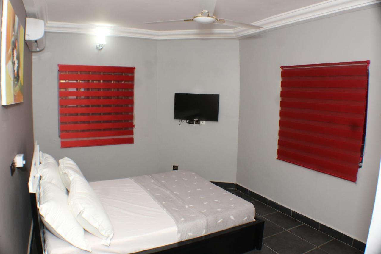 Royal Blue Guest House & Bar Λομέ Εξωτερικό φωτογραφία