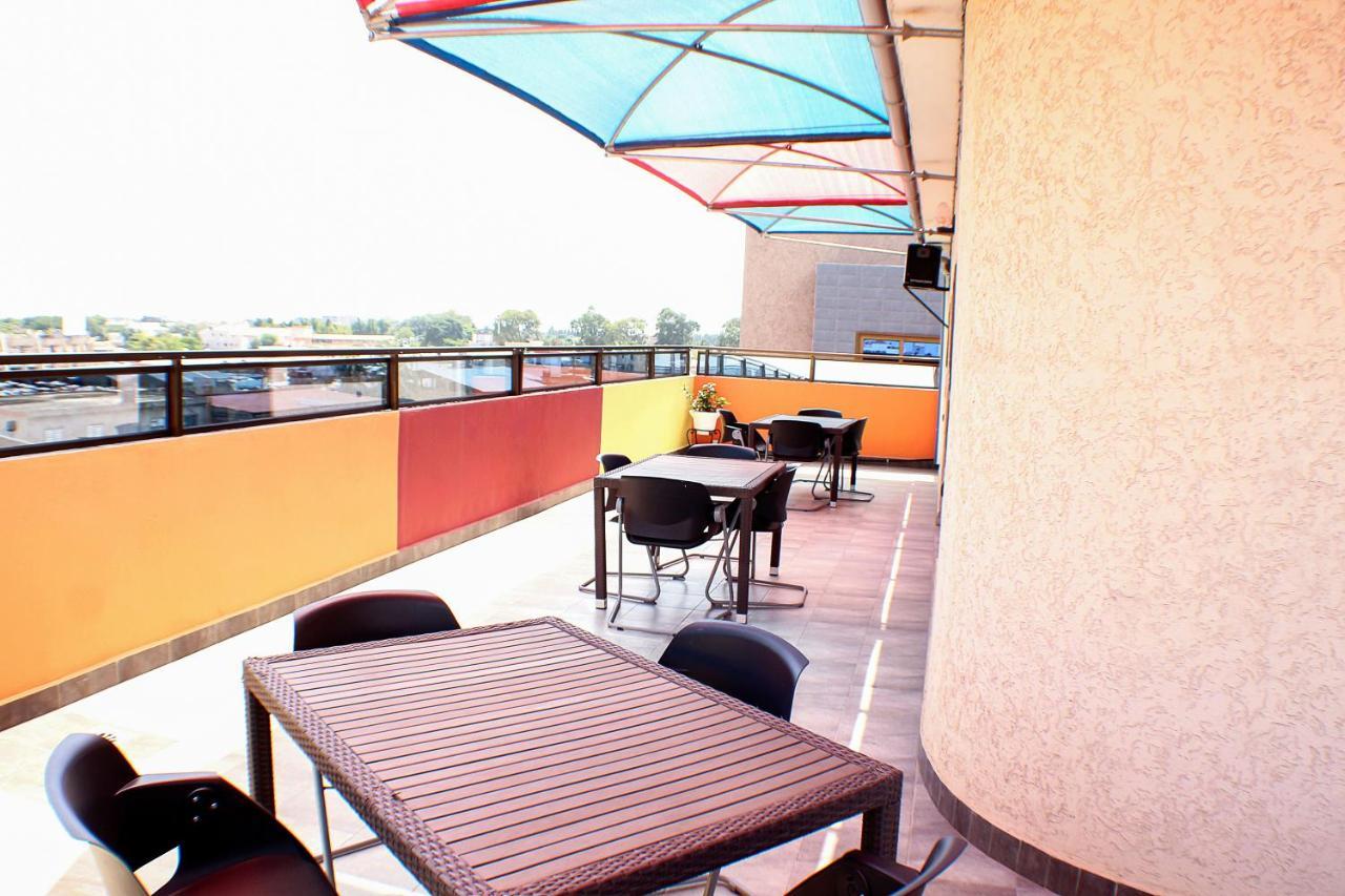 Royal Blue Guest House & Bar Λομέ Εξωτερικό φωτογραφία