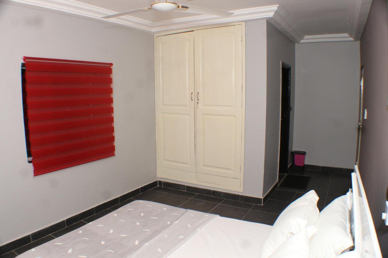Royal Blue Guest House & Bar Λομέ Εξωτερικό φωτογραφία