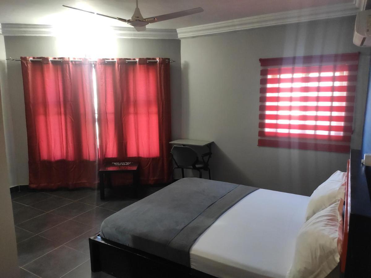 Royal Blue Guest House & Bar Λομέ Εξωτερικό φωτογραφία