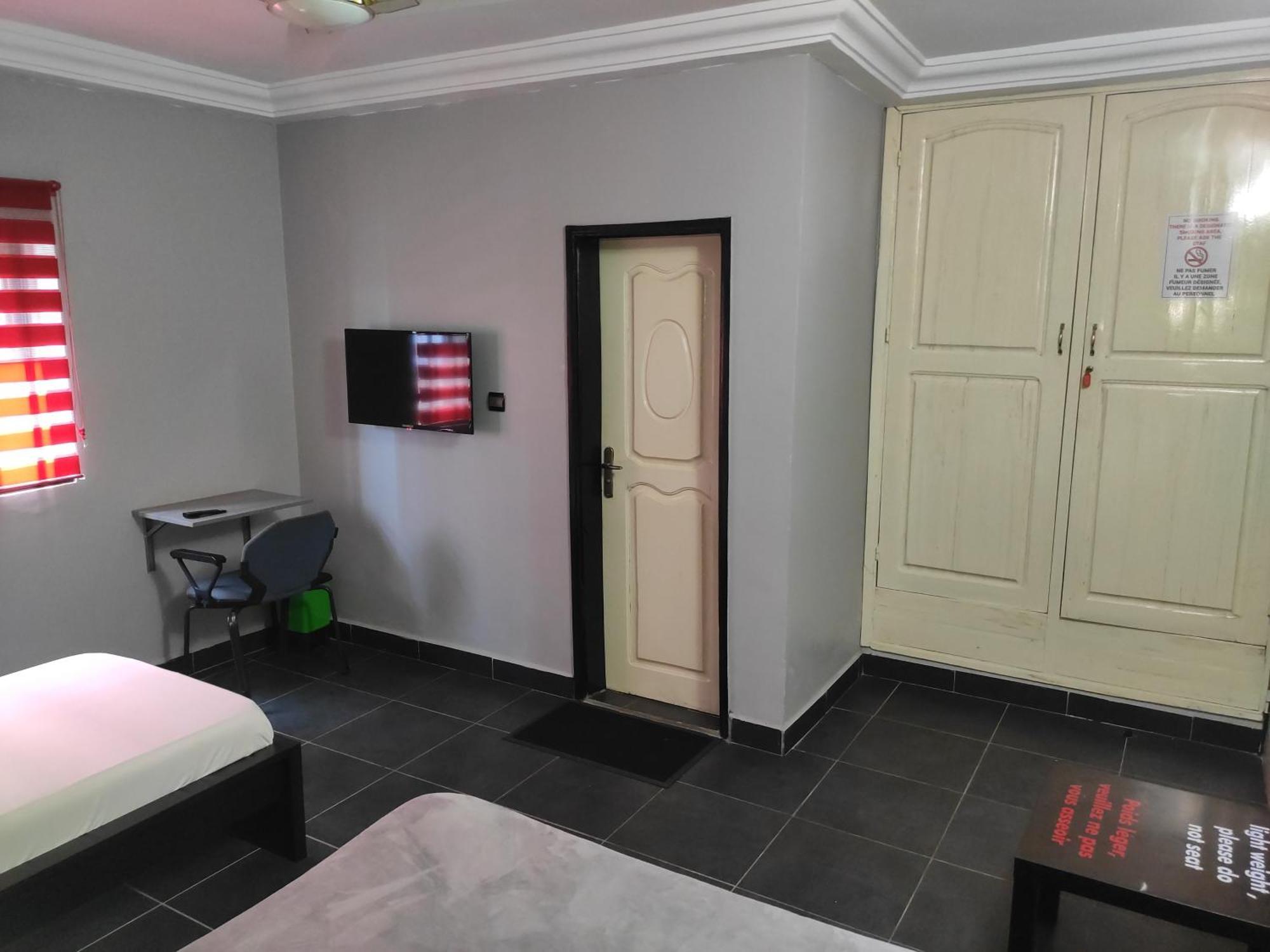 Royal Blue Guest House & Bar Λομέ Εξωτερικό φωτογραφία