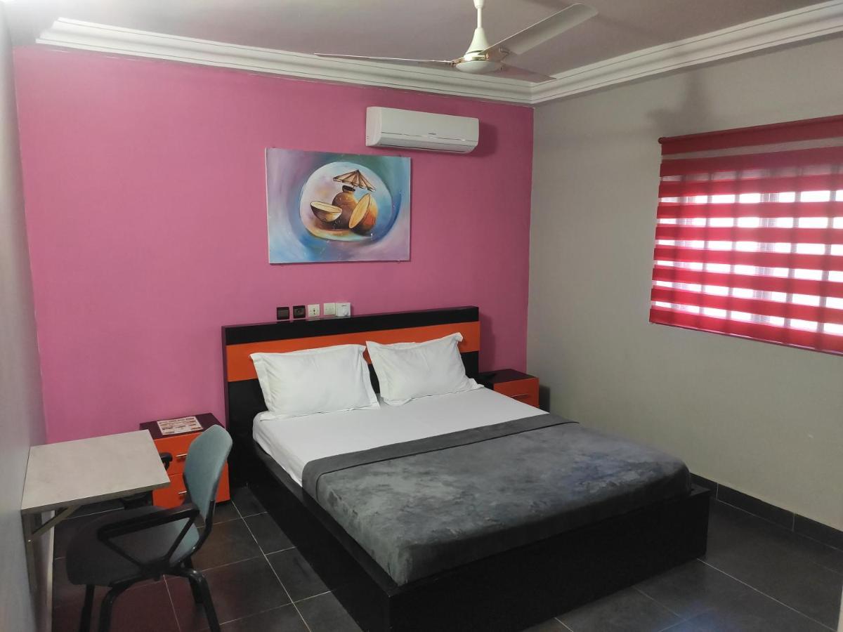 Royal Blue Guest House & Bar Λομέ Εξωτερικό φωτογραφία