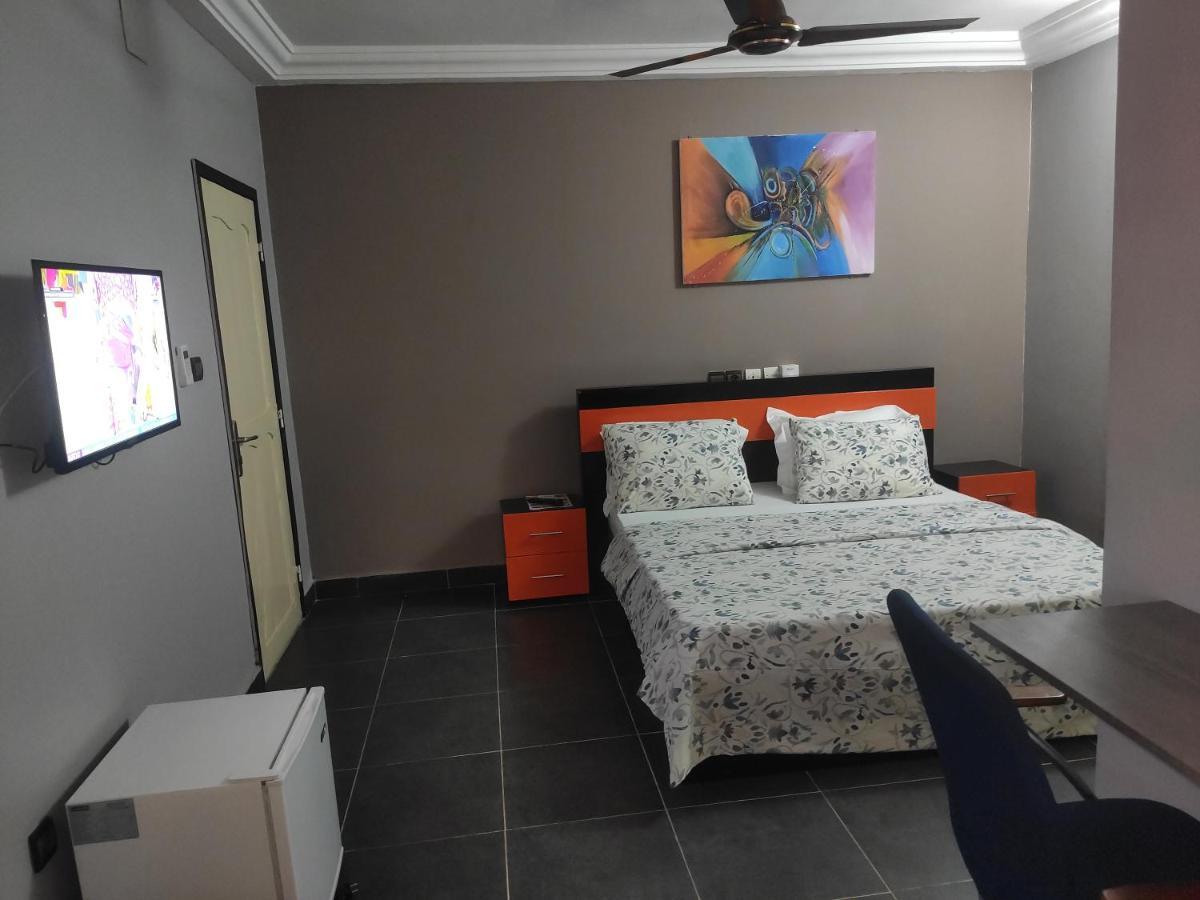 Royal Blue Guest House & Bar Λομέ Εξωτερικό φωτογραφία