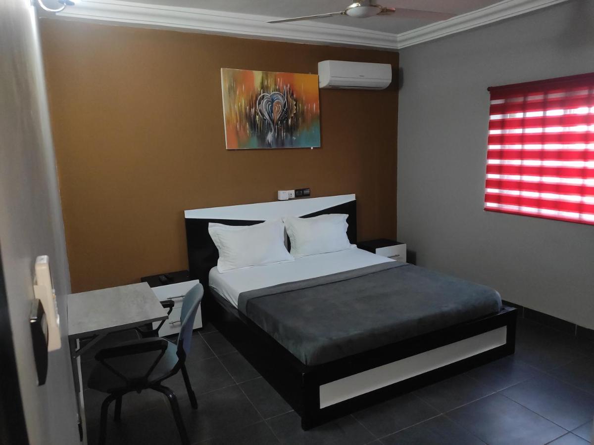 Royal Blue Guest House & Bar Λομέ Εξωτερικό φωτογραφία