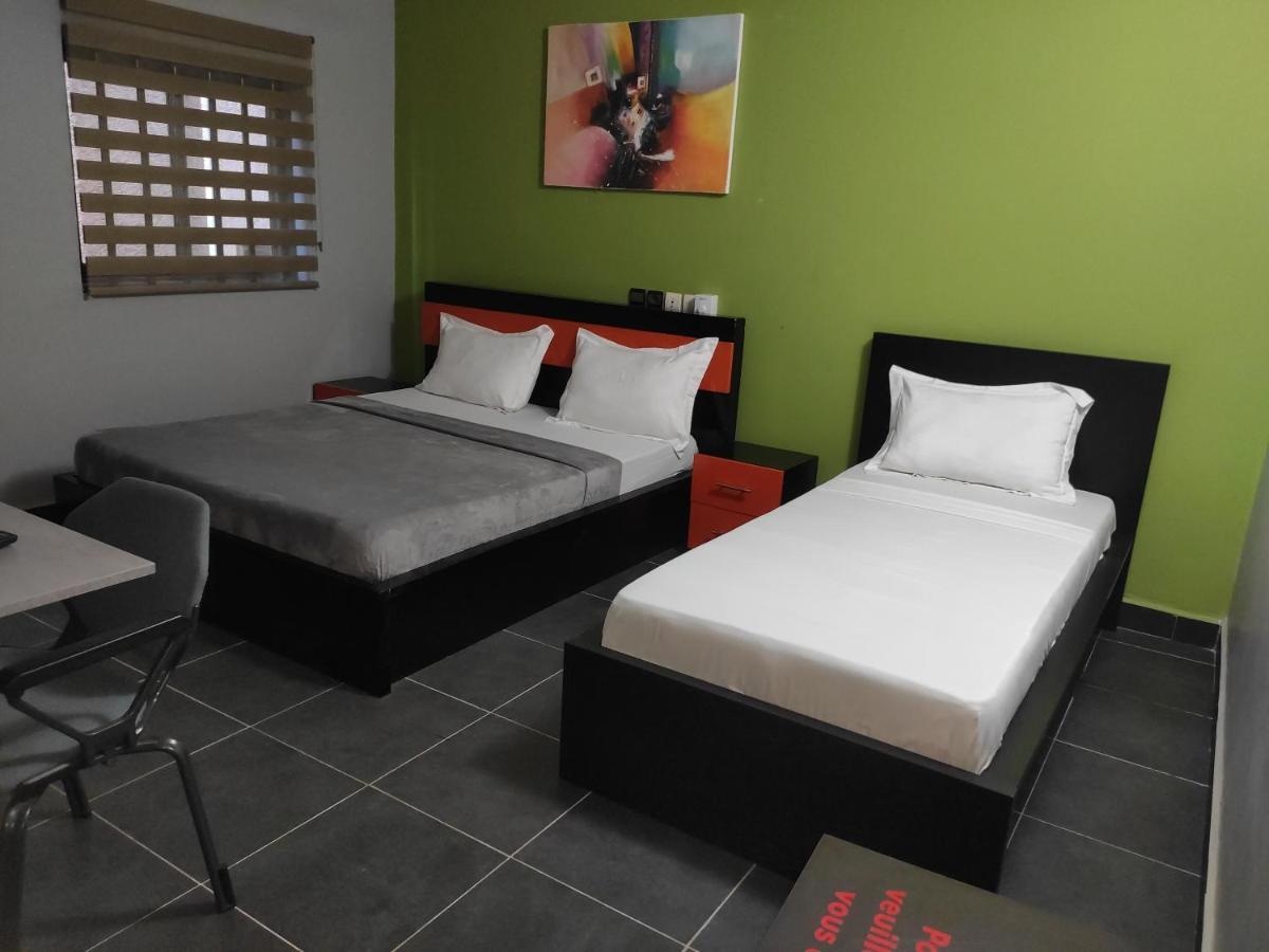 Royal Blue Guest House & Bar Λομέ Εξωτερικό φωτογραφία
