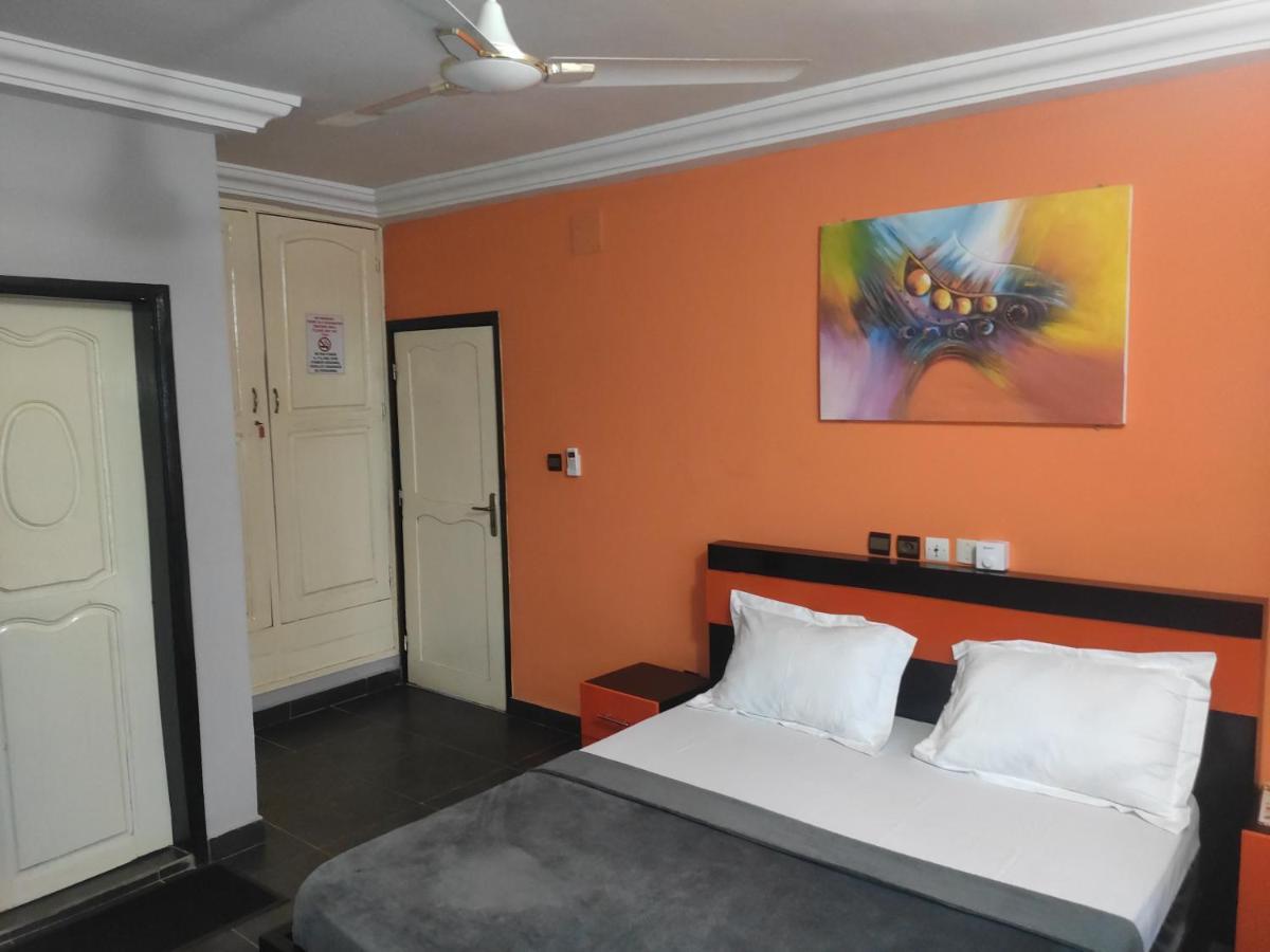 Royal Blue Guest House & Bar Λομέ Εξωτερικό φωτογραφία